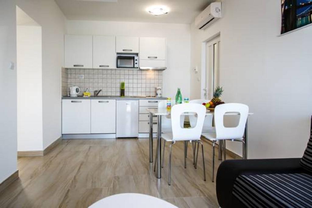 Nemira Sunny Apartments Omiš Δωμάτιο φωτογραφία