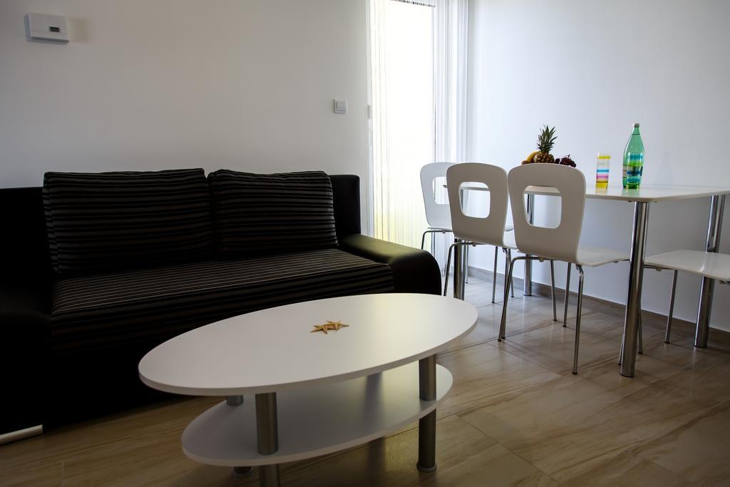Nemira Sunny Apartments Omiš Δωμάτιο φωτογραφία